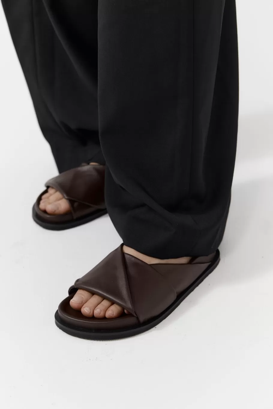 Slides | St. Agni Fold Detail Slide - CHOCOLATE