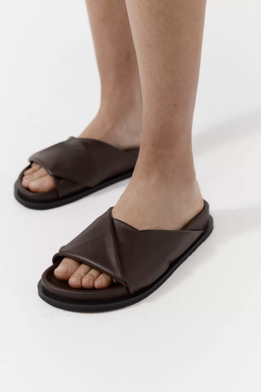 Slides | St. Agni Fold Detail Slide - CHOCOLATE