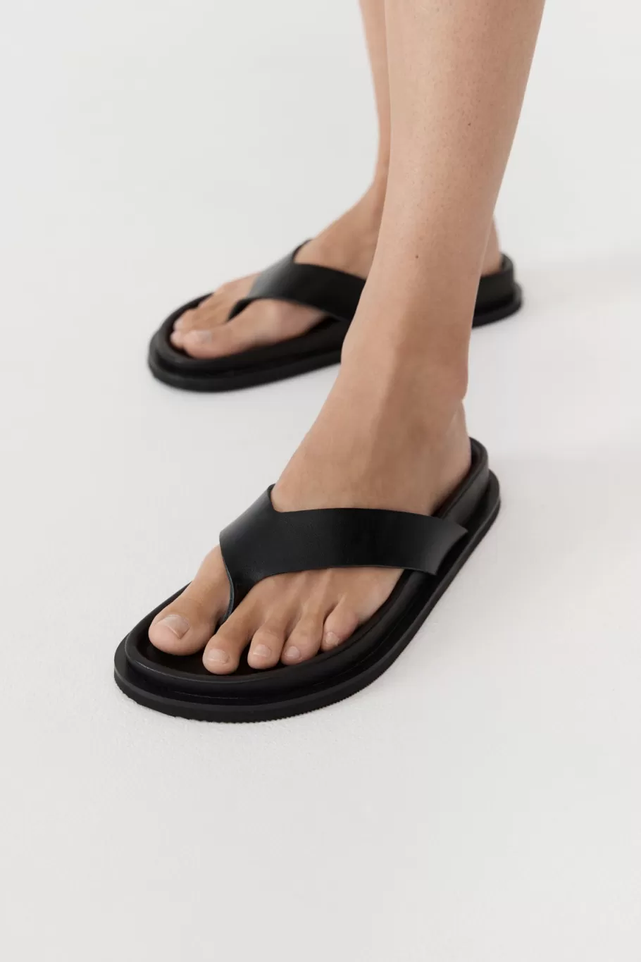 Unisex | Slides | St. Agni Thong Slide - Black